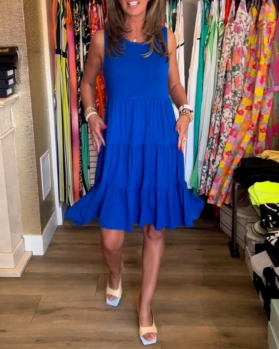 Ärmlös klänning med veckad passfor