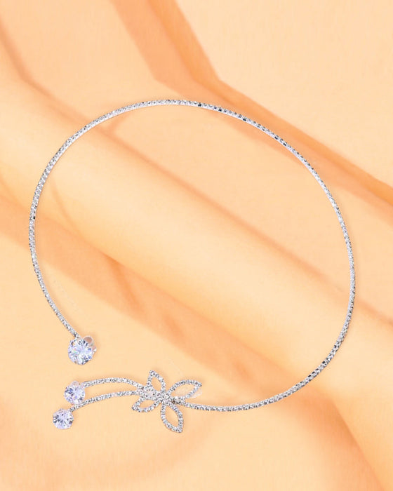 Halsband med fjäril