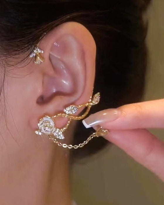 Orhängen med rosform med tofs