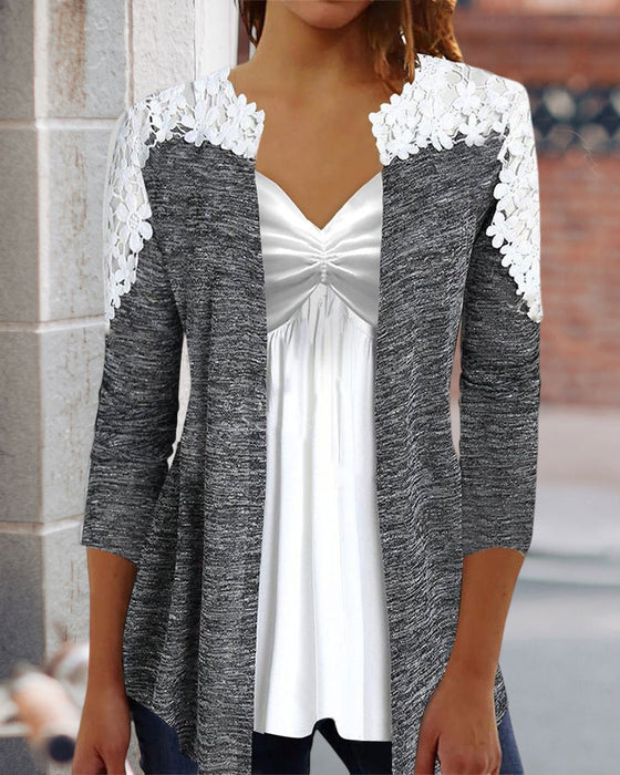 Elegant topp med V-ringning och spets