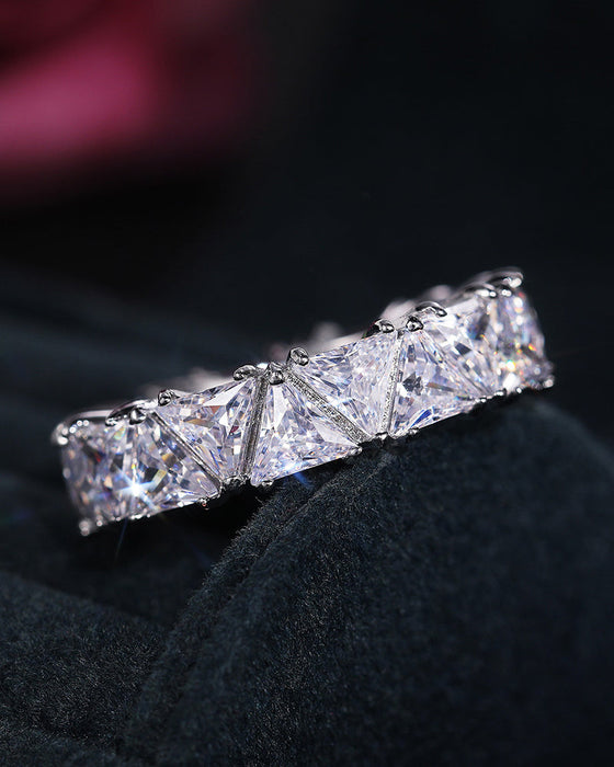 Ringa med triangulär med zirconia