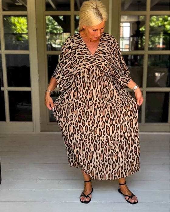 V-ringad klänning med leopardmönstrad