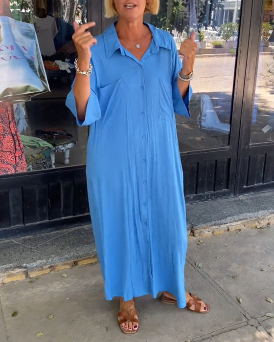 Klänning med slitsar och slag