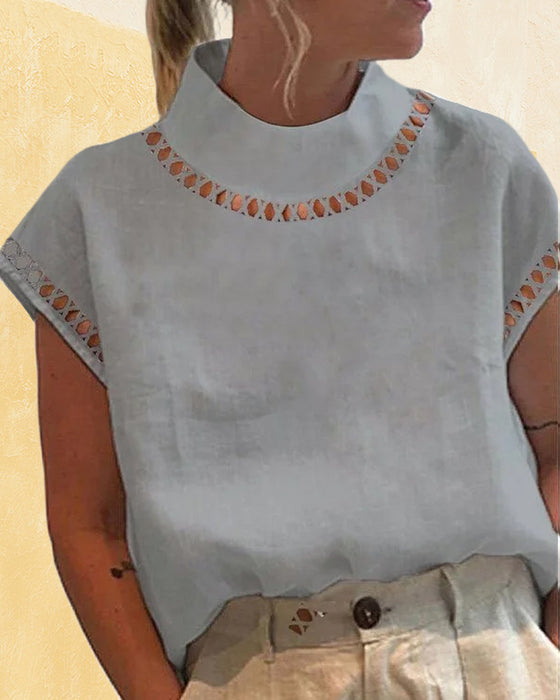 Enfärgad skjorta med spetsstativ krage