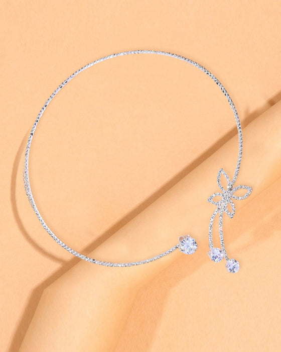 Halsband med fjäril