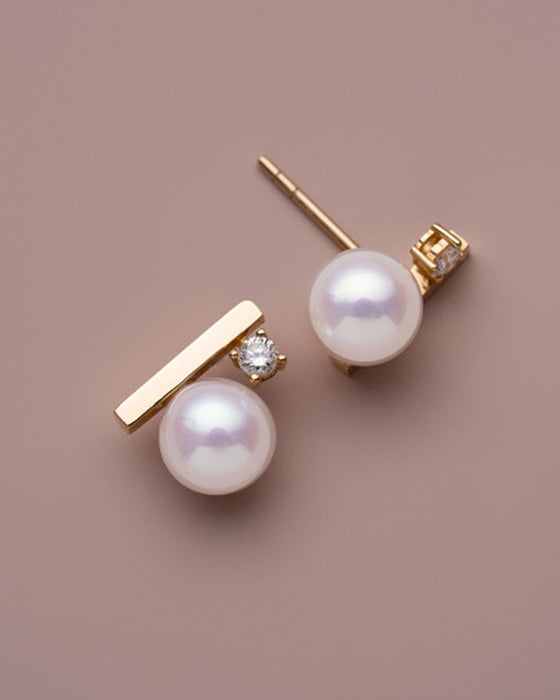 Enkla pärlörhängen och pärlhalsband