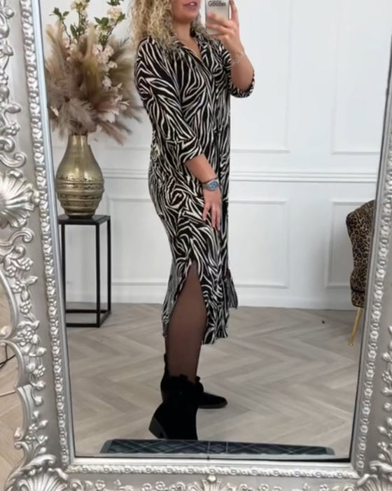 Avslappnad klänning i lapel med zebratryck