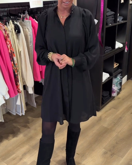 V-ringad knälång klänning