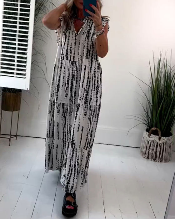 V-ringad klänning med flugärm och tryck