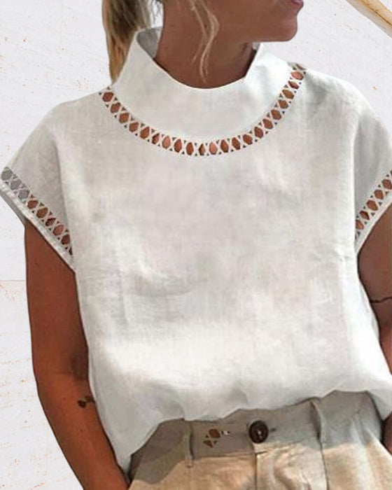 Enfärgad skjorta med spetsstativ krage