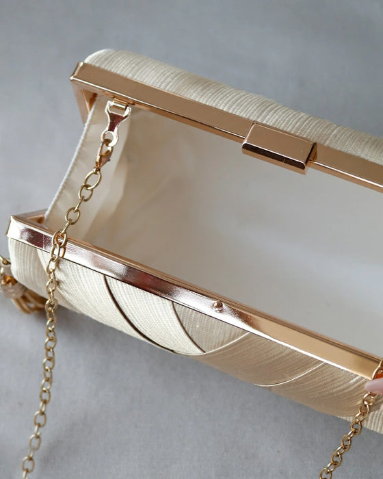 Väska med tofs med hålla i handen