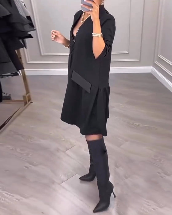 V-ringad Klänning med konstnärlig känsla