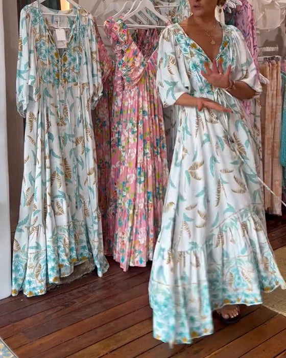 V-ringad maxiklänning med bladtryck för kvinnor