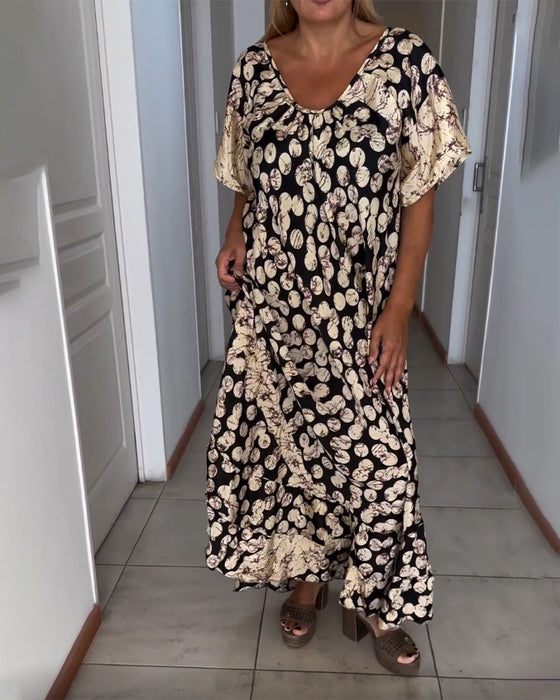 V-ringad kortärmad klänning med tryck