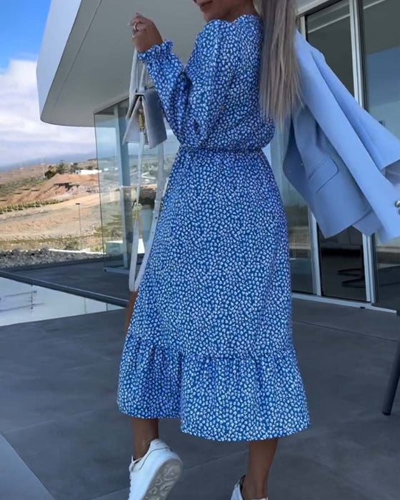 V-ringad blommig patchworkklänning