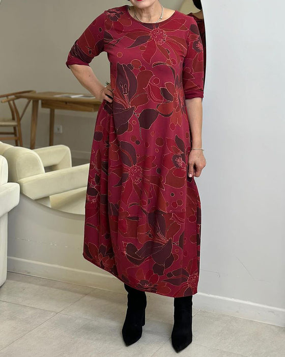 Rund halsad blommig vardagsklänning