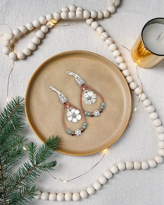 Boho rep blomma örhängen i läder