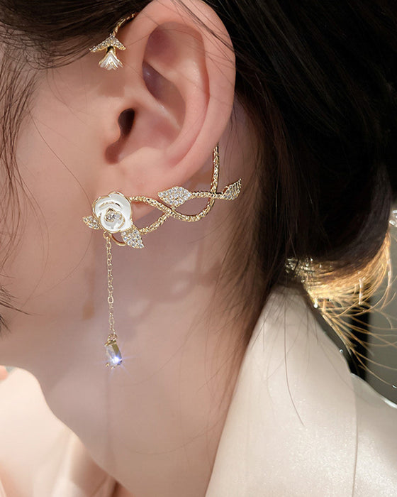 Orhängen med rosform med tofs