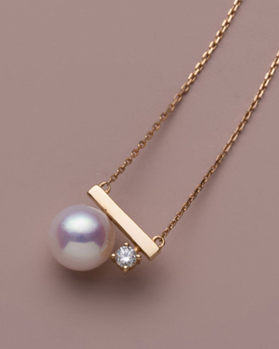 Enkla pärlörhängen och pärlhalsband