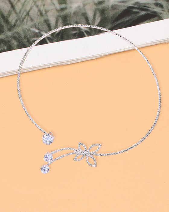 Halsband med fjäril