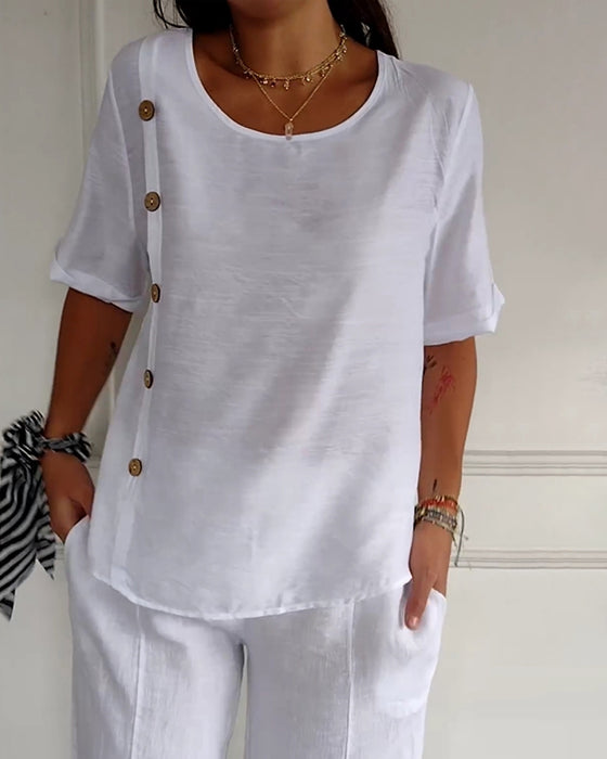 Topp med tunt tyg och knappar