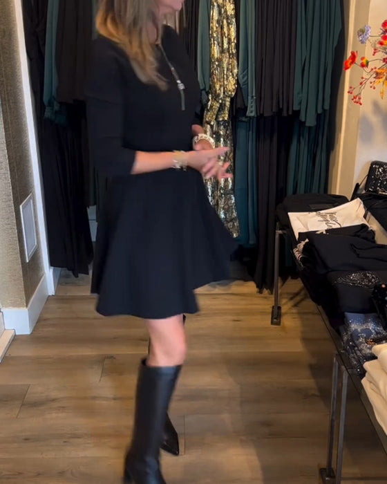 Enfärgad elegant klänning med dragkedja