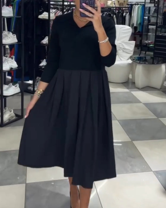 V-ringad plisserad klänning med panel