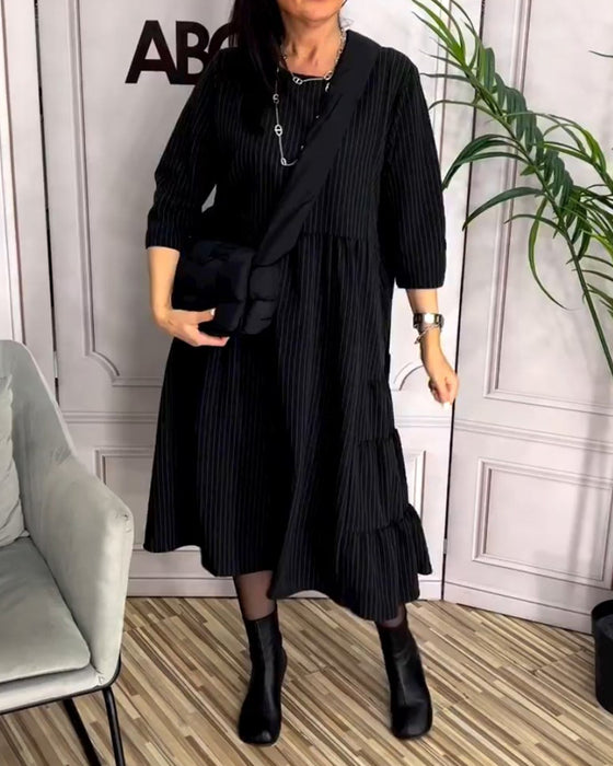 Enkel urkärnad klänning med rund hals