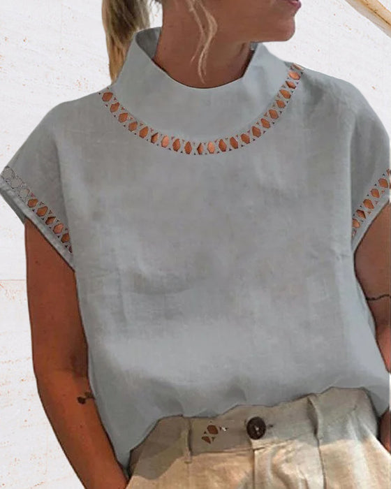 Enfärgad skjorta med spetsstativ krage