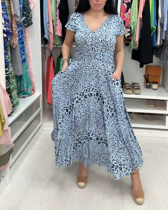 Kortärmad klänning med V-ringning