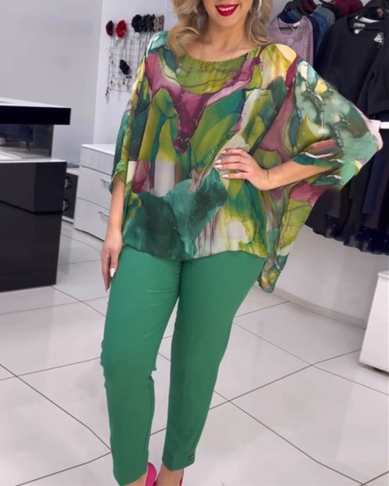 Tryckt blus med rund halsringning med fladdermusärm