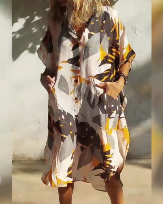 Klänning med fickor och lönnlövstryck