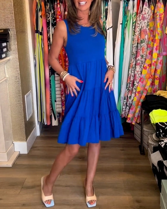 Ärmlös klänning med veckad passfor