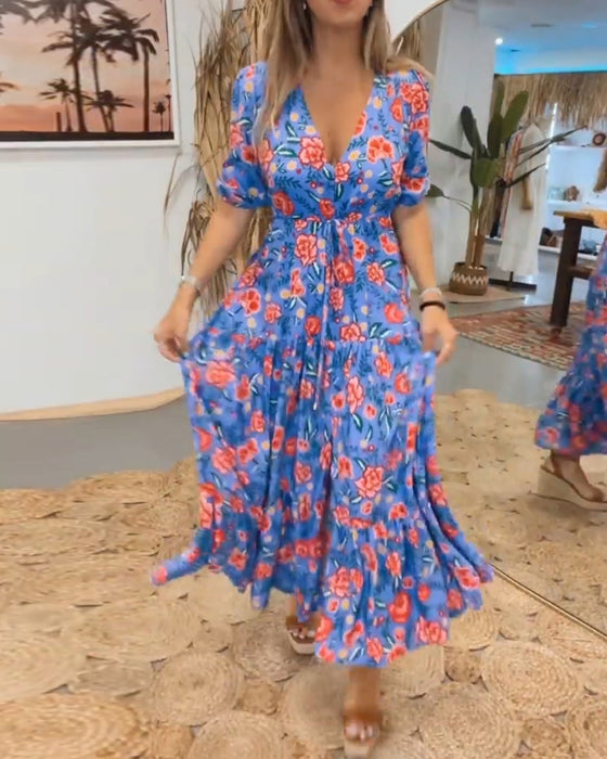 Klänning med rosentryck och slitsar