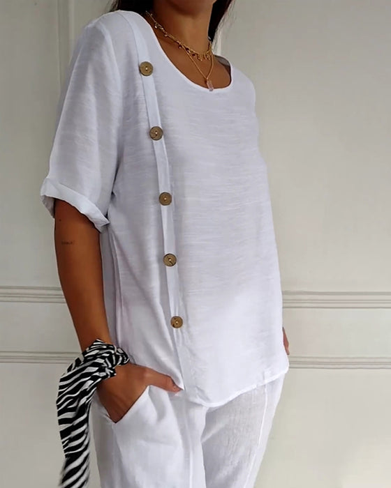 Topp med tunt tyg och knappar