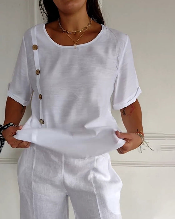 Topp med tunt tyg och knappar