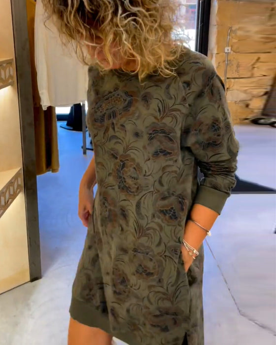 Klänning med lös passform, tryck och rund hals