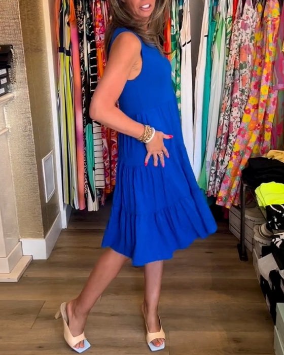 Ärmlös klänning med veckad passfor