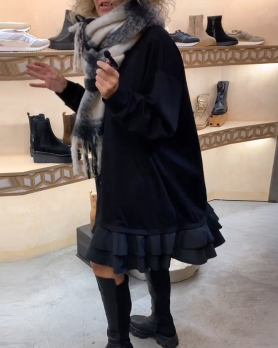 Klänning med elegant siluett och långa ärmar