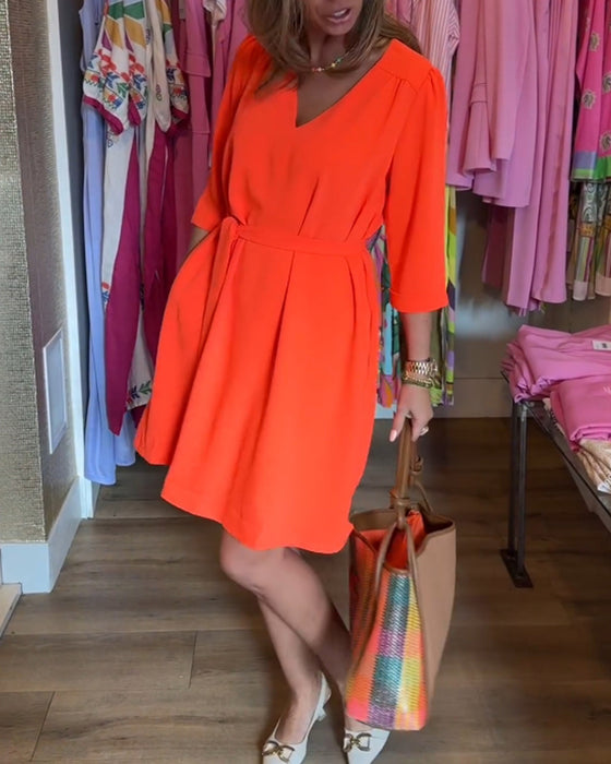 Midi-ärmad enfärgad klänning med bälte