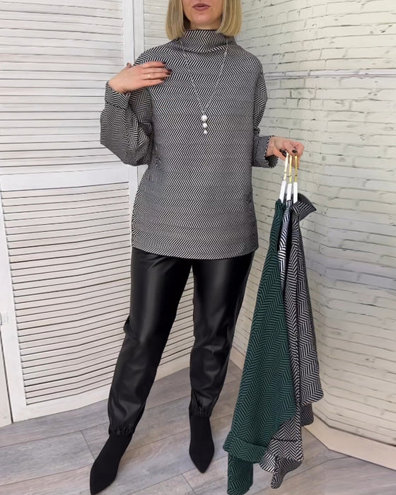 Avslappnad topp med turtleneck och tryck