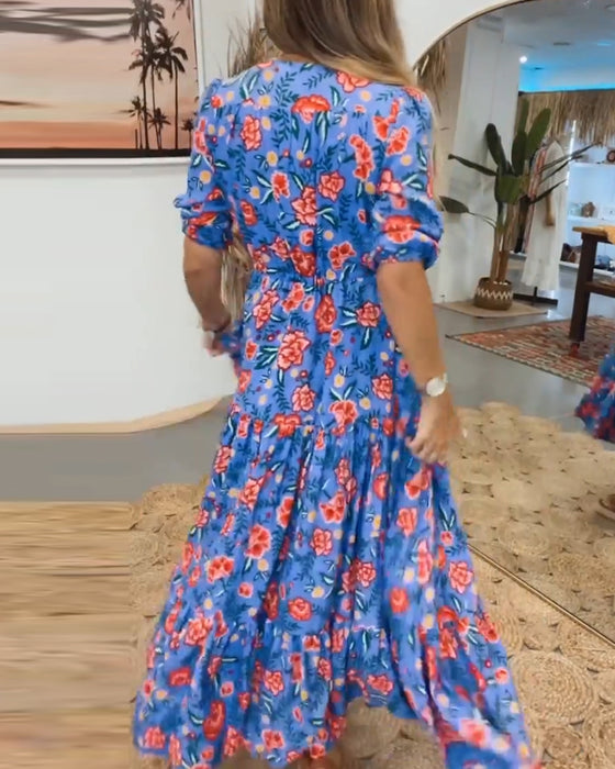 Klänning med rosentryck och slitsar