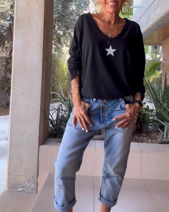 Topp med stjärntryck och V-ringning