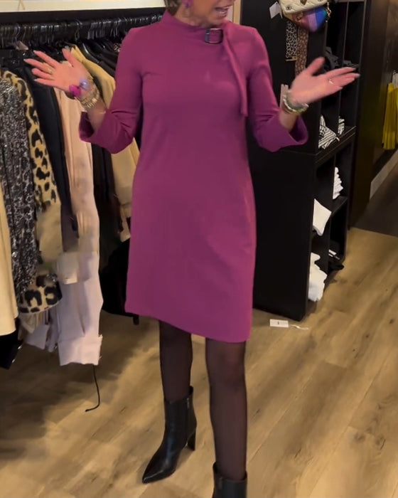 Elegant klänning med rund hals