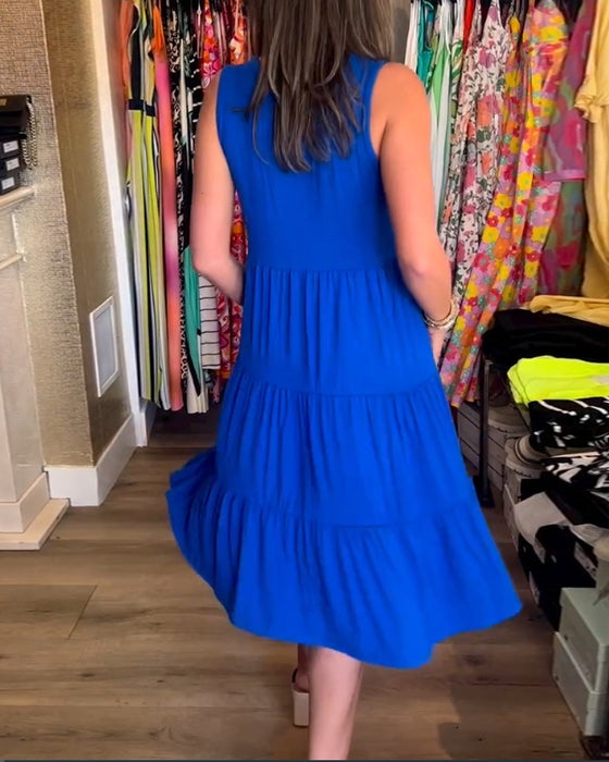 Ärmlös klänning med veckad passfor