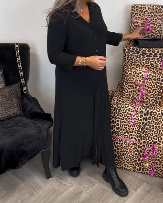 Klänning med knappar och V-ringning