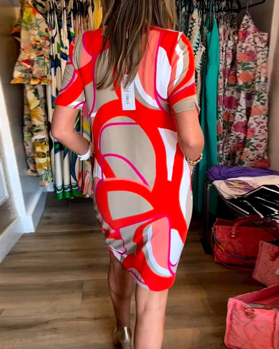 Rak klänning med tryck och V-ringning