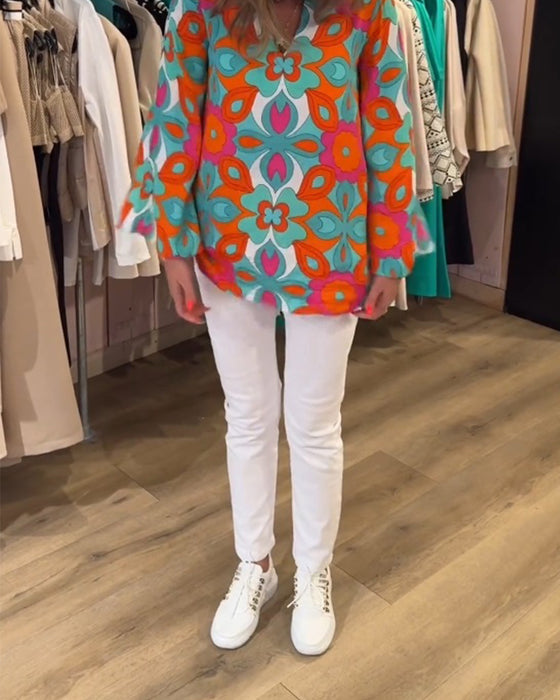 Blus med lösa, mångsidiga stilar och tryck