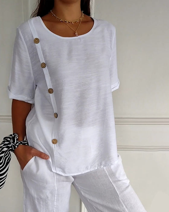 Topp med tunt tyg och knappar