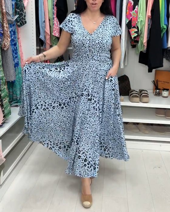 Kortärmad klänning med V-ringning